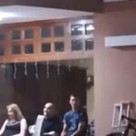 Scaloni llegó desde España y, como cualquier hijo de vecino, pasó Año Nuevo con sus padres en la vereda de su casa de Pujato | FM Avenida