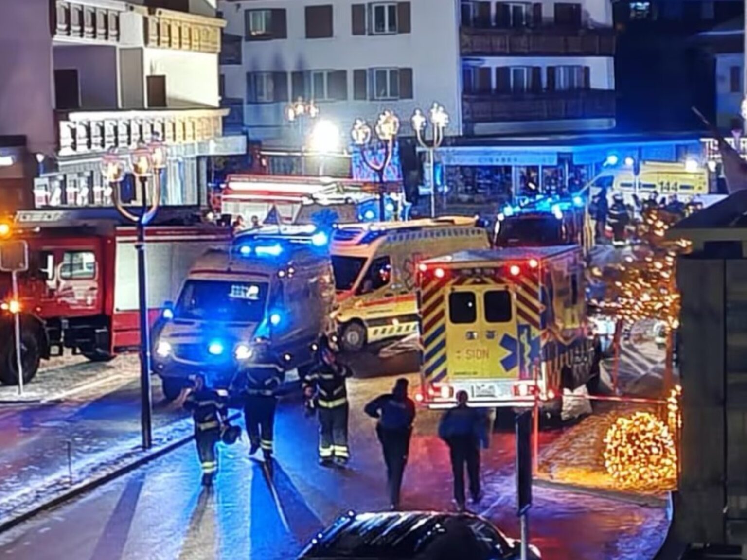 Tragedia de año nuevo en Suiza: reportan muertos y heridos tras una explosión en el bar de una localidad turística | FM Avenida
