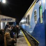 Trenes de larga distancia: una semana alocada para viajar por un servicio cada día menos confiable | FM Avenida