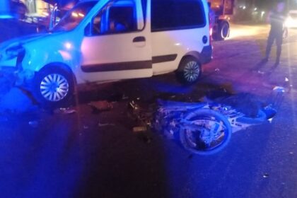 Un motociclista hospitalizado con graves heridas tras un accidente en Ruta 1001 | FM Avenida