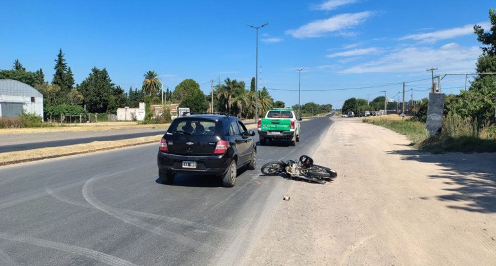 Una motociclista resultó herida tras un choque en la Ruta 1001 y Crucero General Belgrano | FM Avenida