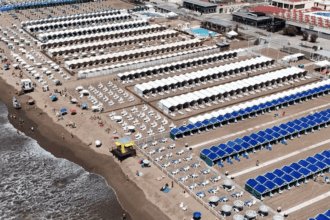 Video: Un turista expuso su bronca por el poco espacio en playas públicas de Mar del Plata | FM Avenida