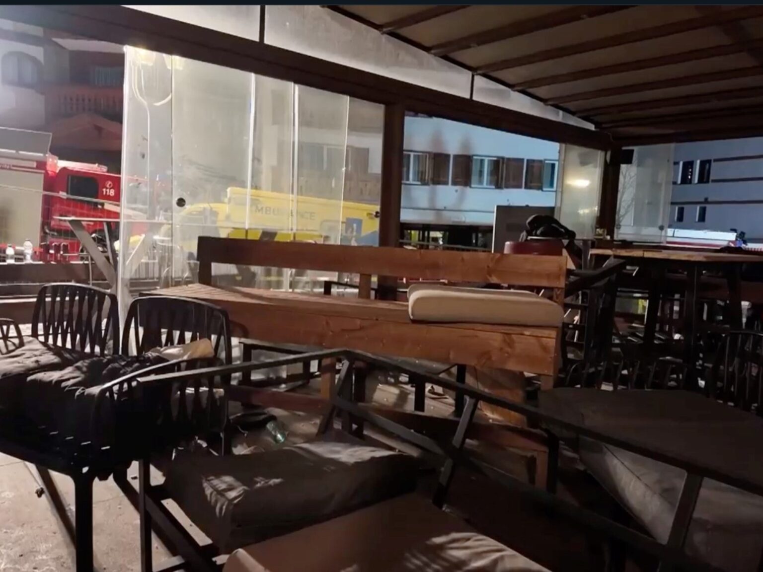 "En cuestión de segundos todo el techo estaba en llamas", dicen testigos del incendio y explosión en el bar de Suiza | FM Avenida