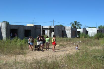 A dos semanas de la usurpación de las 25 viviendas en Río Tala: "Acá no vino nadie" | FM Avenida
