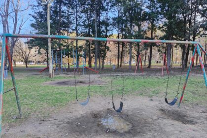 “Abandono total”: plazas deterioradas, calles rotas y el enojo de los sampedrinos | FM Avenida