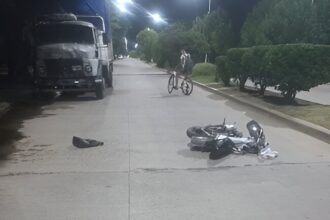 Accidente de tránsito: aguardan derivación para una joven motociclista | FM Avenida
