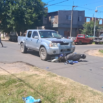 Accidente entre camioneta y moto: un hombre fue hospitalizado | FM Avenida