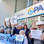 Alarma y pánico en los jubilados: Farmacias cortan servicio de PAMI por falta de pagos | FM Avenida