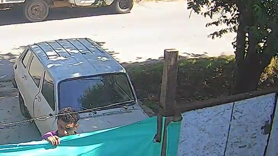 Alerta en Villa Igoillo por un hombre que merodea viviendas e intentó robar una rueda | FM Avenida