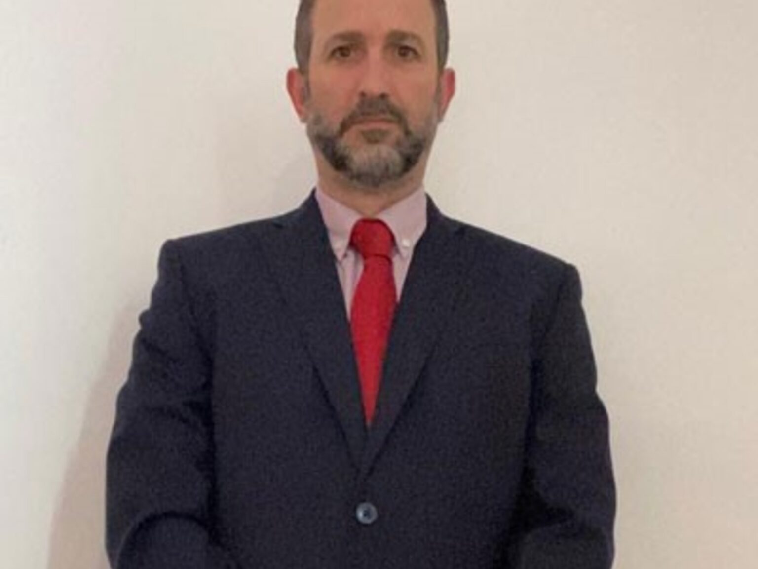 Amenazas a un juez en San Martín: irrumpen con armas blancas en su despacho para reclamar por detenidos | FM Avenida