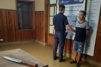 Amenazó a su pareja con un cuchillo en la calle y fue detenido | FM Avenida