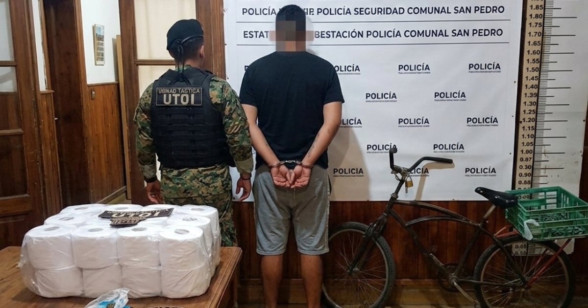 Aprehendieron a un joven que huía tras sustraer un pack de papel higiénico | FM Avenida