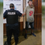 Atraparon a un hombre que escapaba tras robar una chapa de una vivienda | FM Avenida