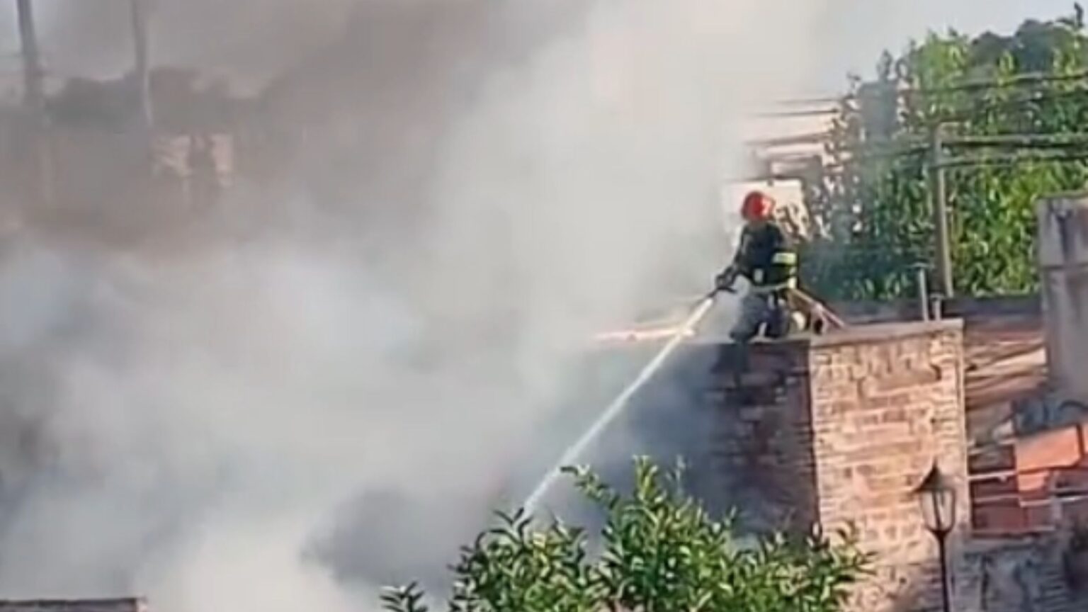 Bomberos: incendio en una vivienda de calle Aníbal de Antón | FM Avenida