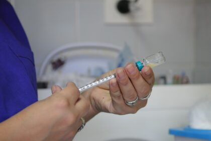 Cambios en el calendario nacional de vacunación: adelantan la segunda dosis de la triple viral | FM Avenida