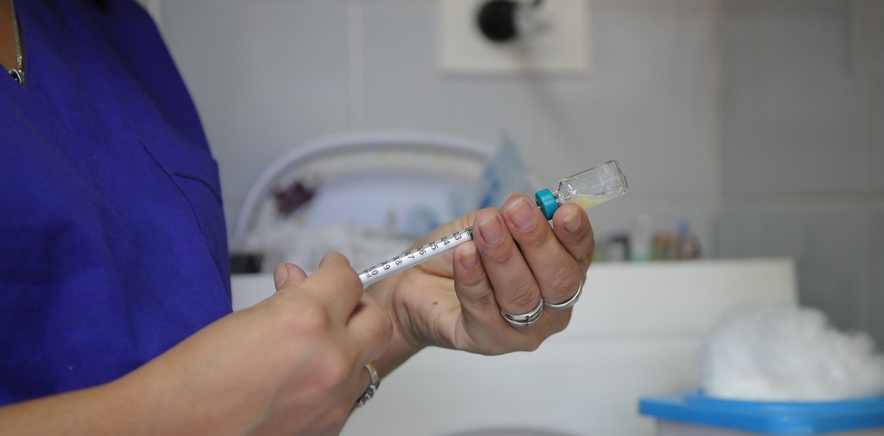 Cambios en el calendario nacional de vacunación: adelantan la segunda dosis de la triple viral | FM Avenida