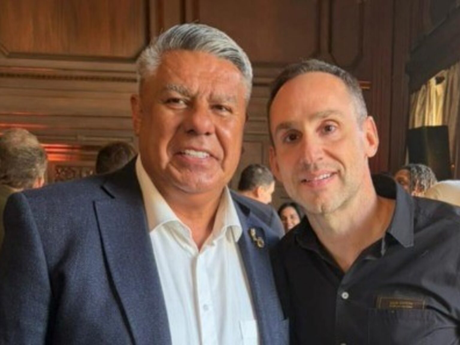 Chiqui Tapia viajó a Estados Unidos para ver Super Bowl: quién lo llevó y el polémico empresario al que le mandó mensaje | FM Avenida