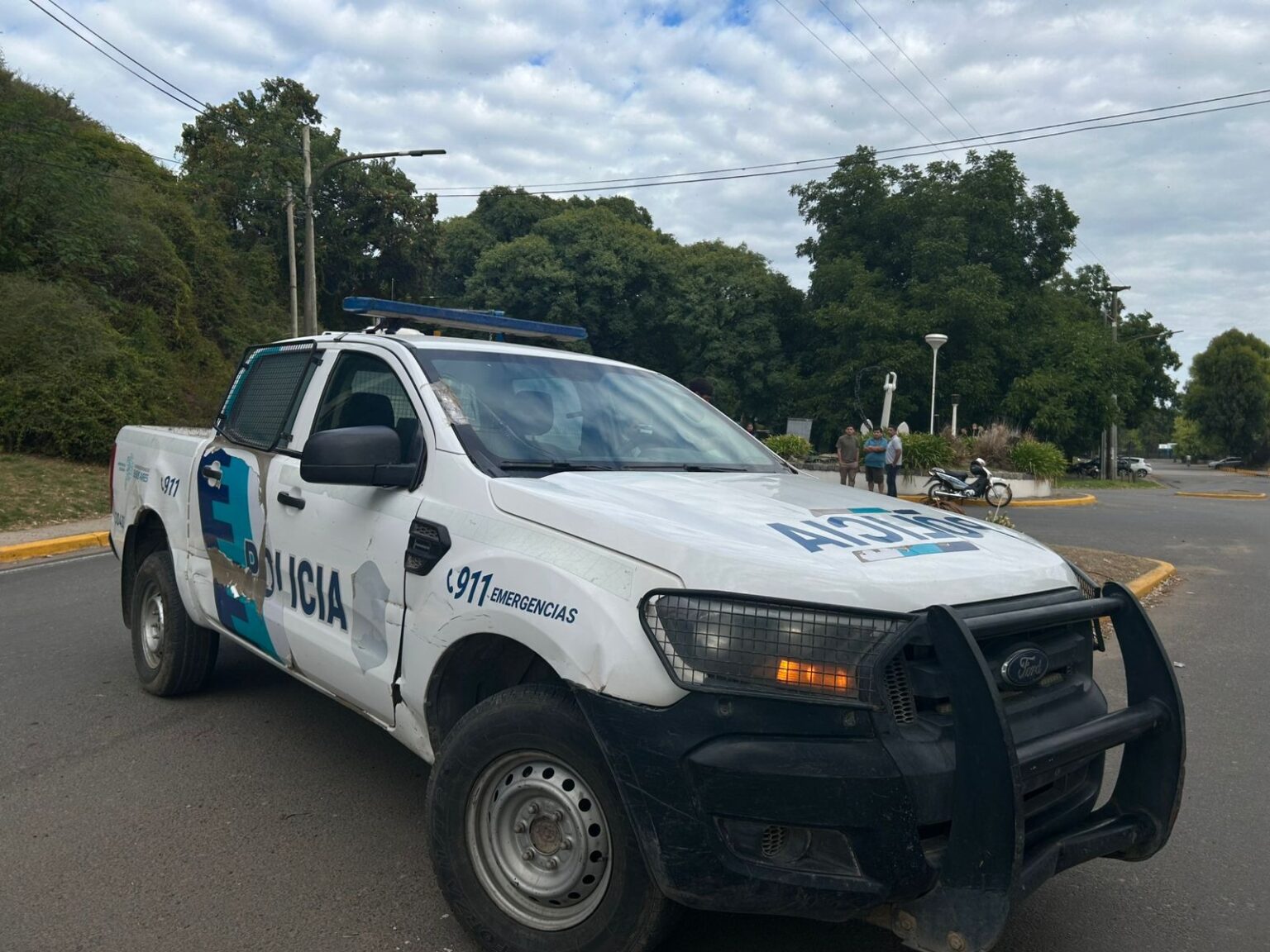Choque en la bajada del Náutico: un adolescente fue trasladado a la Guardia del Hospital | FM Avenida