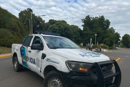 Choque en la bajada del Náutico: un adolescente fue trasladado a la Guardia del Hospital | FM Avenida