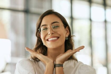 Cita del día, de Epicteto: "Si se habla mal de ti y es verdad, corrígete a ti mismo; si es mentira, ríete de ello" | FM Avenida