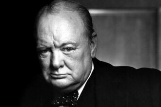 Cita del día de Winston Churchill: "Las críticas pueden no ser agradables, pero son necesarias..." | FM Avenida