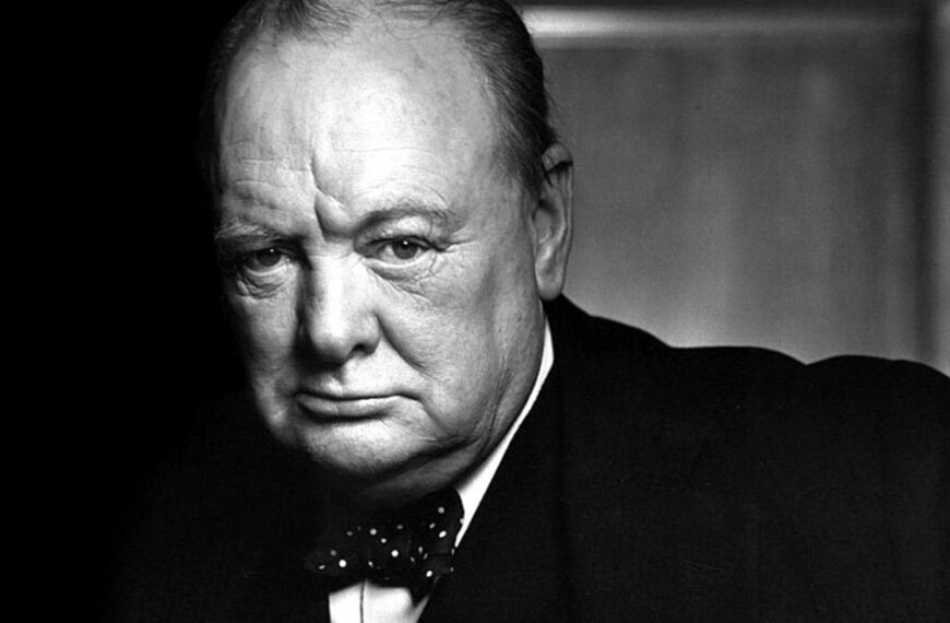 Cita del día de Winston Churchill: "Las críticas pueden no ser agradables, pero son necesarias..." | FM Avenida