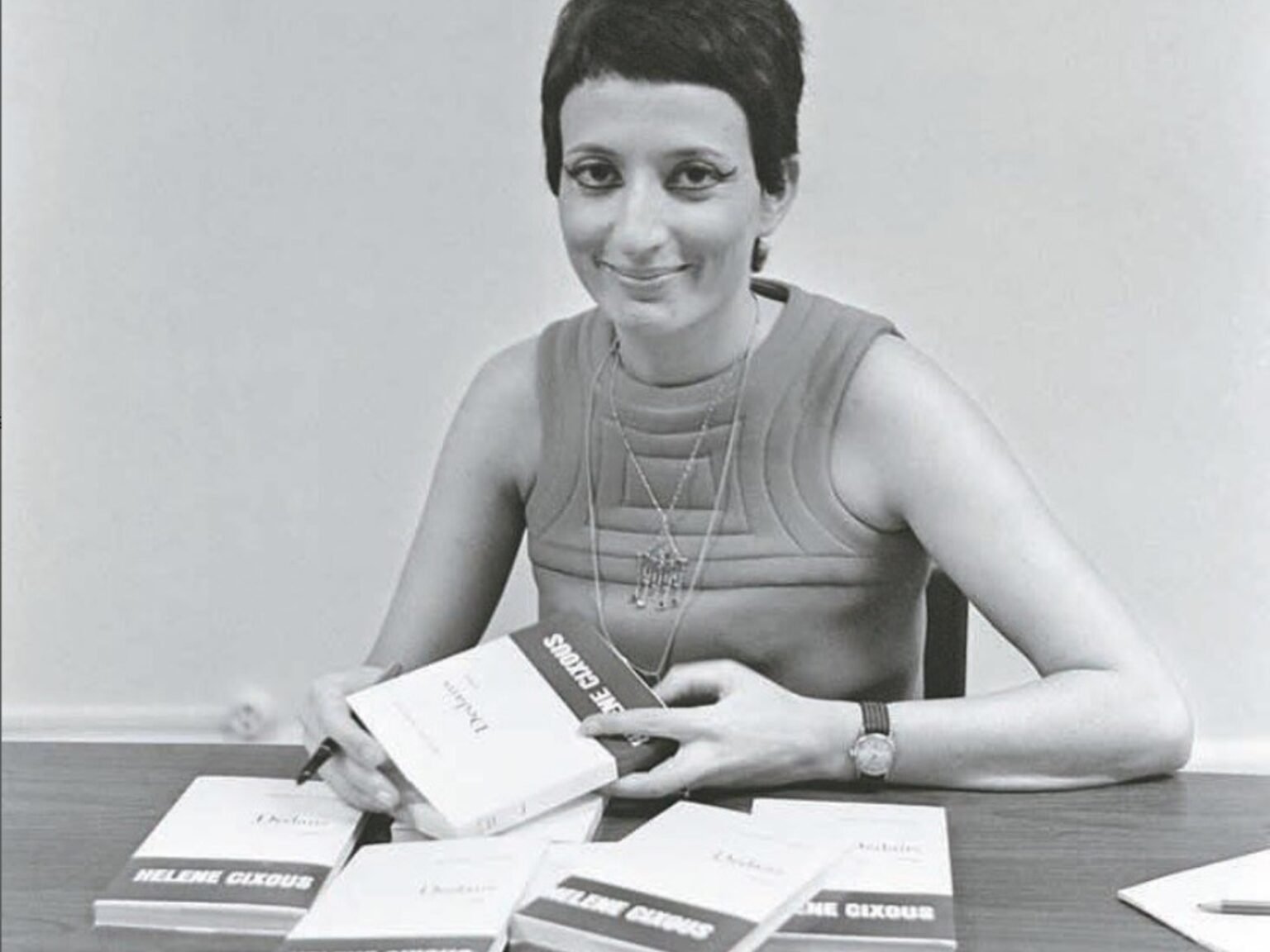 Cixous escribe bajo tierra | FM Avenida