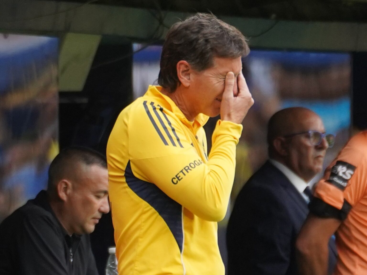 Claudio Úbeda, golpeado tras el empate de Boca en la Bombonera: dijo que los silbidos le generan "angustia y dolor" | FM Avenida