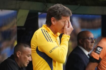 Claudio Úbeda, golpeado tras el empate de Boca en la Bombonera: dijo que los silbidos le generan "angustia y dolor" | FM Avenida