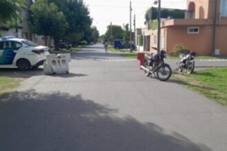 Colisión entre dos motos en Martín Fierro e Ituzaingó: un herido leve | FM Avenida