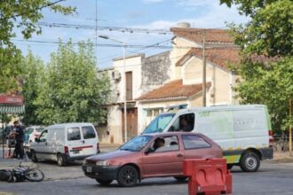 Colisión entre una furgoneta y una moto dejó una mujer hospitalizada | FM Avenida