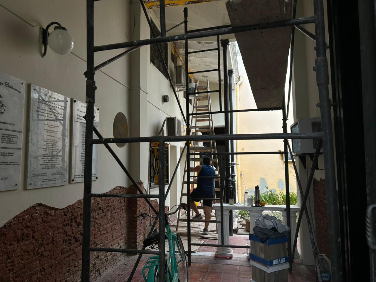 Comenzaron tareas de mantenimiento en el edificio del Concejo Deliberante | FM Avenida