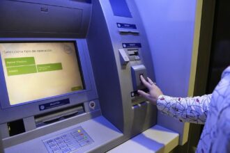 Confirman las fechas de cobro de los haberes de febrero para estatales y docentes. | FM Avenida