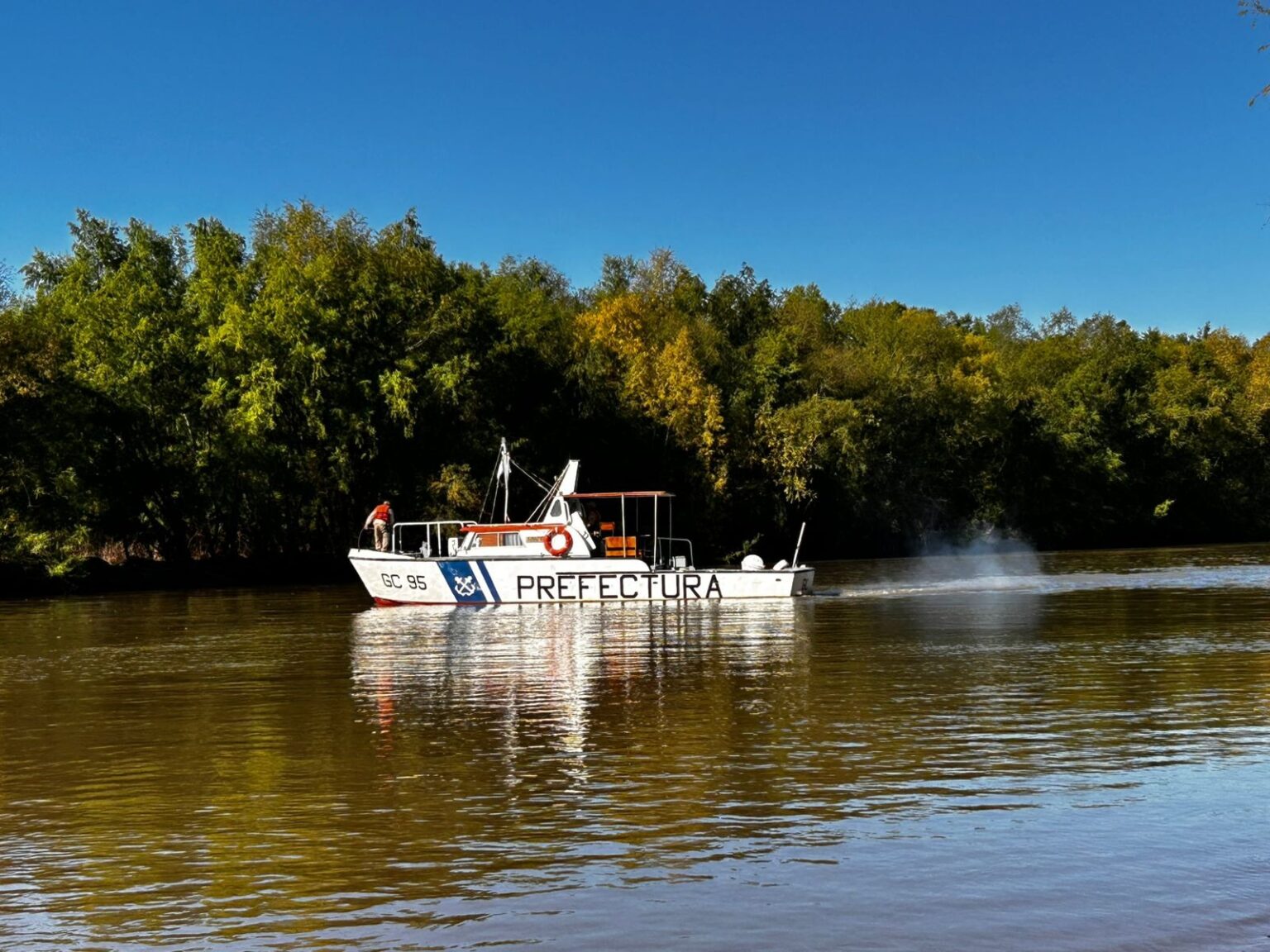 Continúa la búsqueda de un hombre que desapareció tras un accidente náutico en la zona de islas | FM Avenida