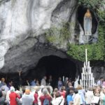 Día de la Virgen de Lourdes: miles de fieles celebran a la patrona de Santos Lugares en Tres de Febrero | FM Avenida