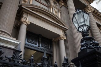 Dólares del colchón: el Central y la UIF apuran a los bancos para que agilicen la llegada de depósitos en efectivo | FM Avenida