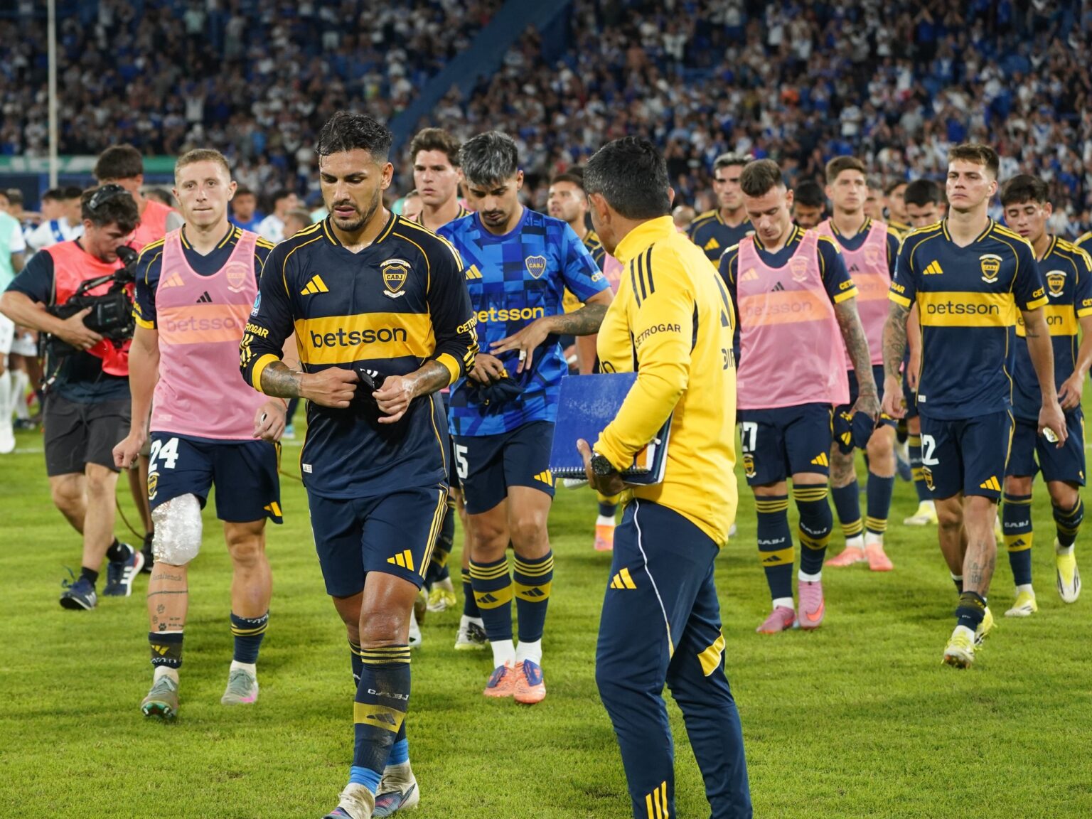 El 1x1 de Boca tras que dejó otra pálida imagen como visitante, sin juego y sin ideas, perdió con Vélez en el José Amalfitani | FM Avenida