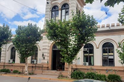 El Gobierno depositó los sueldos: más de 1300 millones de pesos | FM Avenida