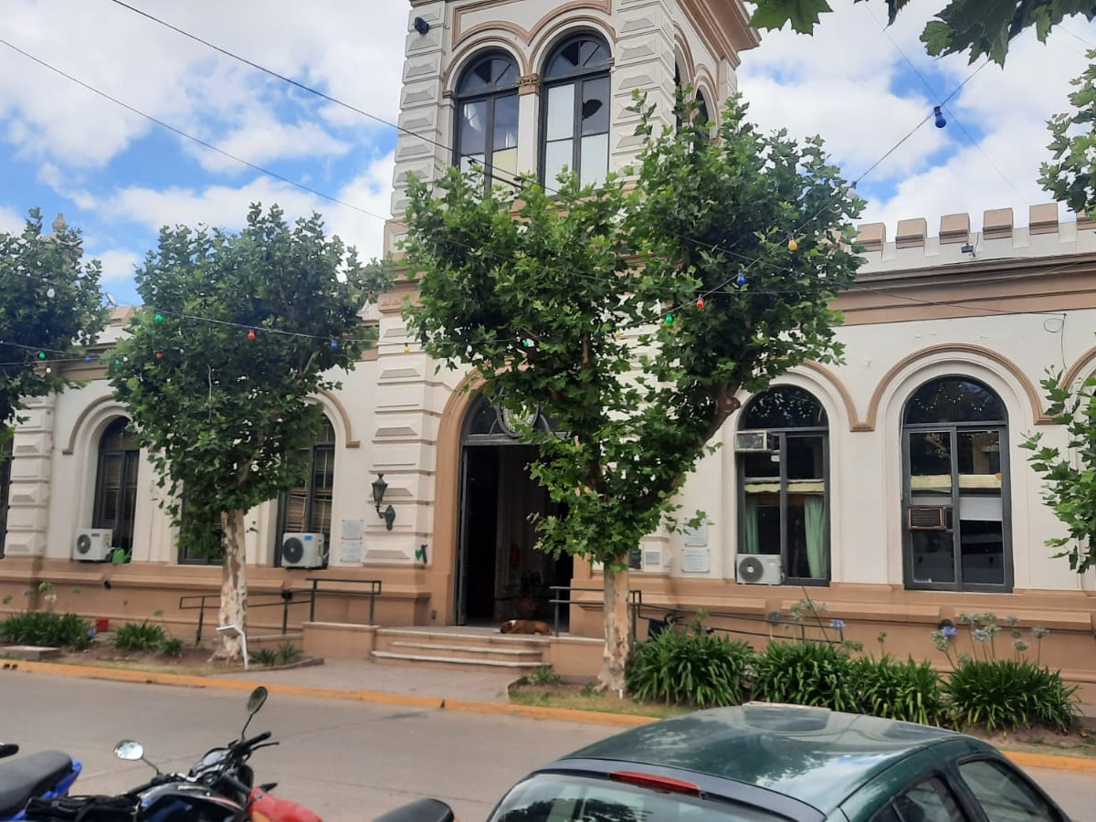 El Gobierno depositó los sueldos: más de 1300 millones de pesos | FM Avenida