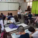El Gobierno nacional otorgará un refuerzo extraordinario de Ayuda Escolar: quiénes lo cobran y cuánto se paga en marzo | FM Avenida