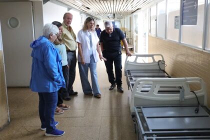 El Hospital recibió una donación de 20 camas eléctricas de alta complejidad | FM Avenida