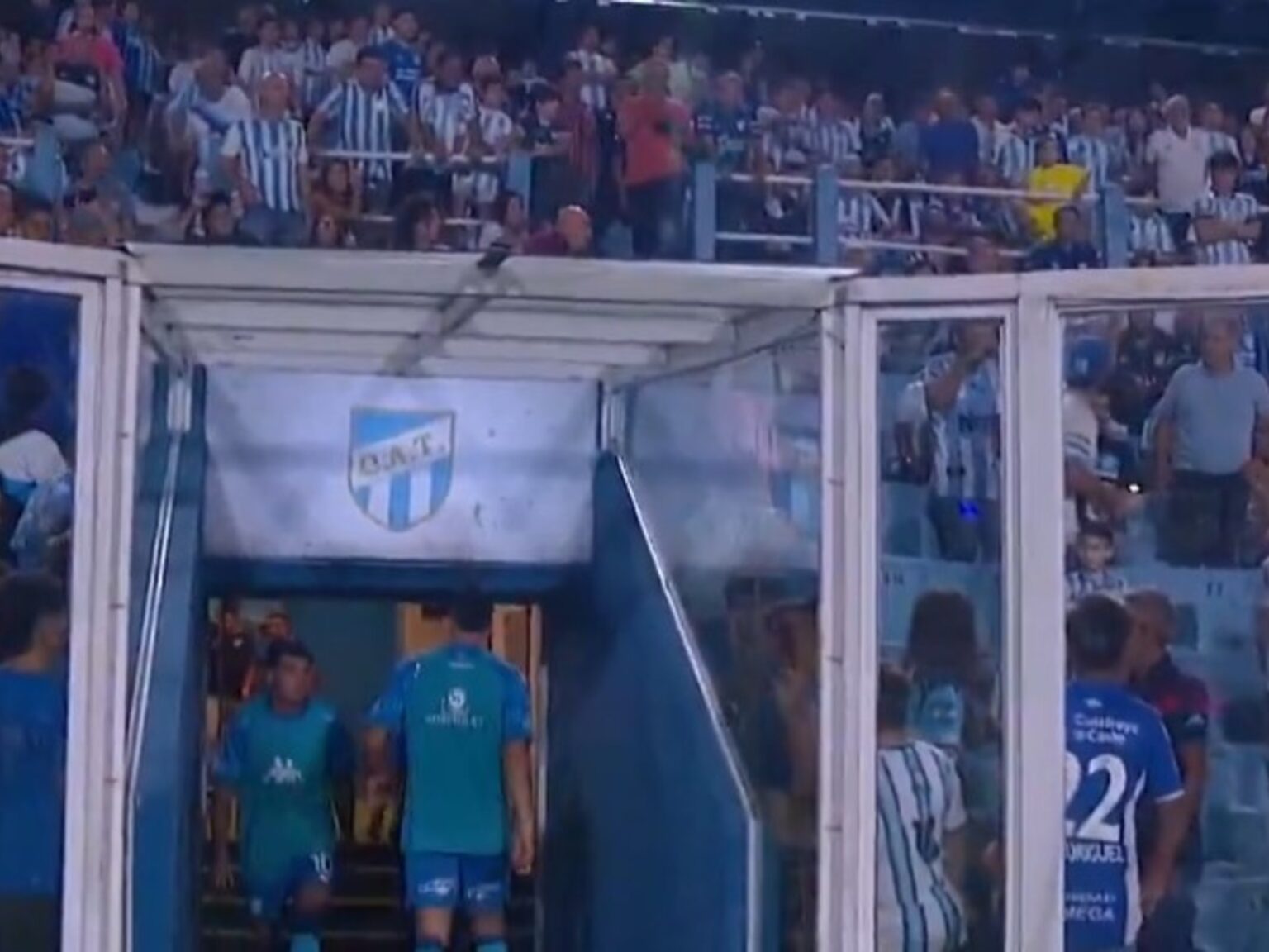 El Loco Díaz le hizo honor a su apodo y salió en llamas a buscar a un hincha de Atlético Tucumán | FM Avenida