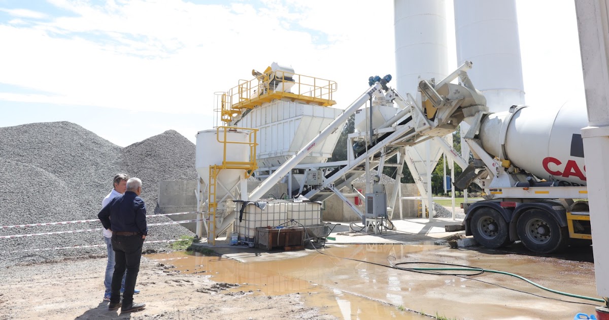 El intendente Salazar y el empresario Jorge Caso supervisaron las obras del nuevo parador YPF sobre la Ruta 9 | FM Avenida