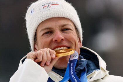 El noruego Klaebo, el coleccionista de medallas doradas, establece un nuevo récord y ya es leyenda en los Juegos Olímpicos de Invierno | FM Avenida