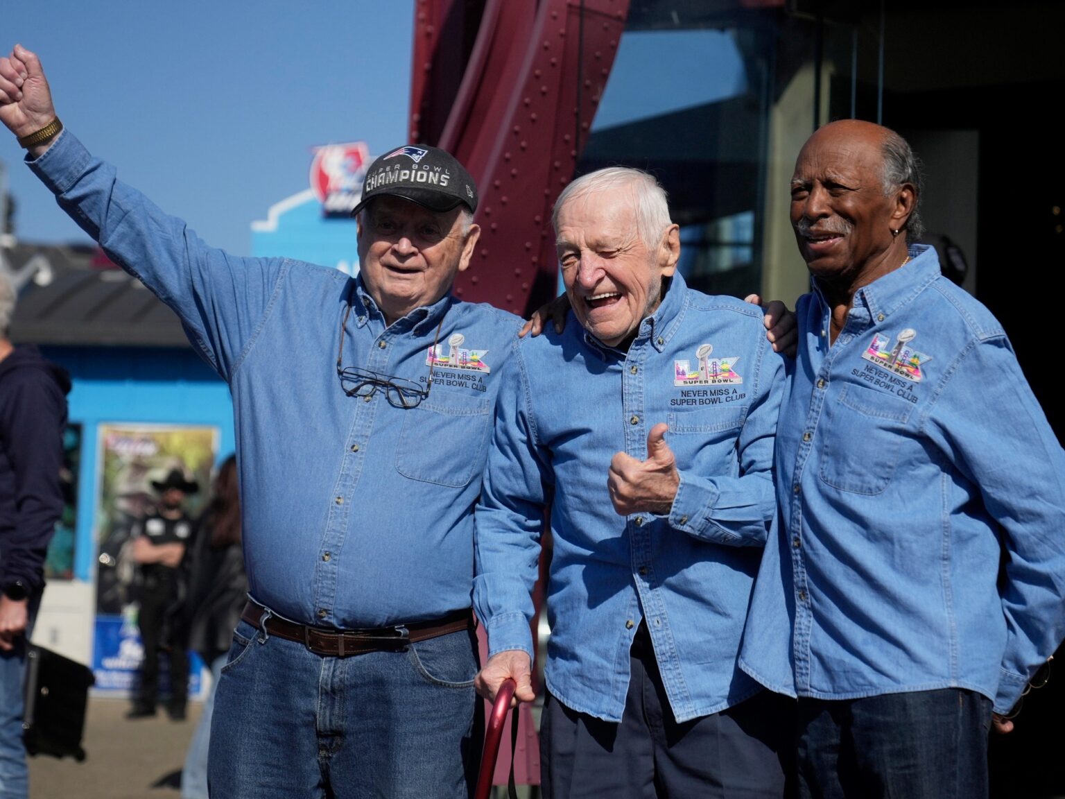 El último "touchdown" de los guardianes del Super Bowl: los tres amigos que no faltaron a ninguna final y hoy se preparan para el adiós | FM Avenida
