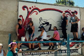 En Pescadores y Náutica: un mural en mosaiquismo para devolverle al club lo que brinda a la comunidad | FM Avenida