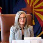 Es oficial: en Arizona, la gobernadora Katie Hobbs anunció la expansión de la banda ancha | FM Avenida