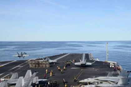 Estados Unidos prepara una campaña militar de varias semanas contra Irán y Donald Trump habla de cambio de régimen | FM Avenida