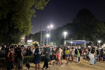 Expectativa y curiosidad: así se vivió el primer encuentro therian en plaza Belgrano | FM Avenida