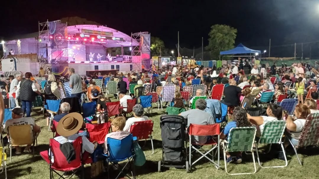 Fiesta del Durazno en Castro: shows en vivo, premiación a productores y homenaje al trabajador rural | FM Avenida